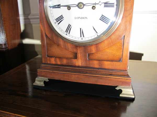 FineEnglish Table Clock